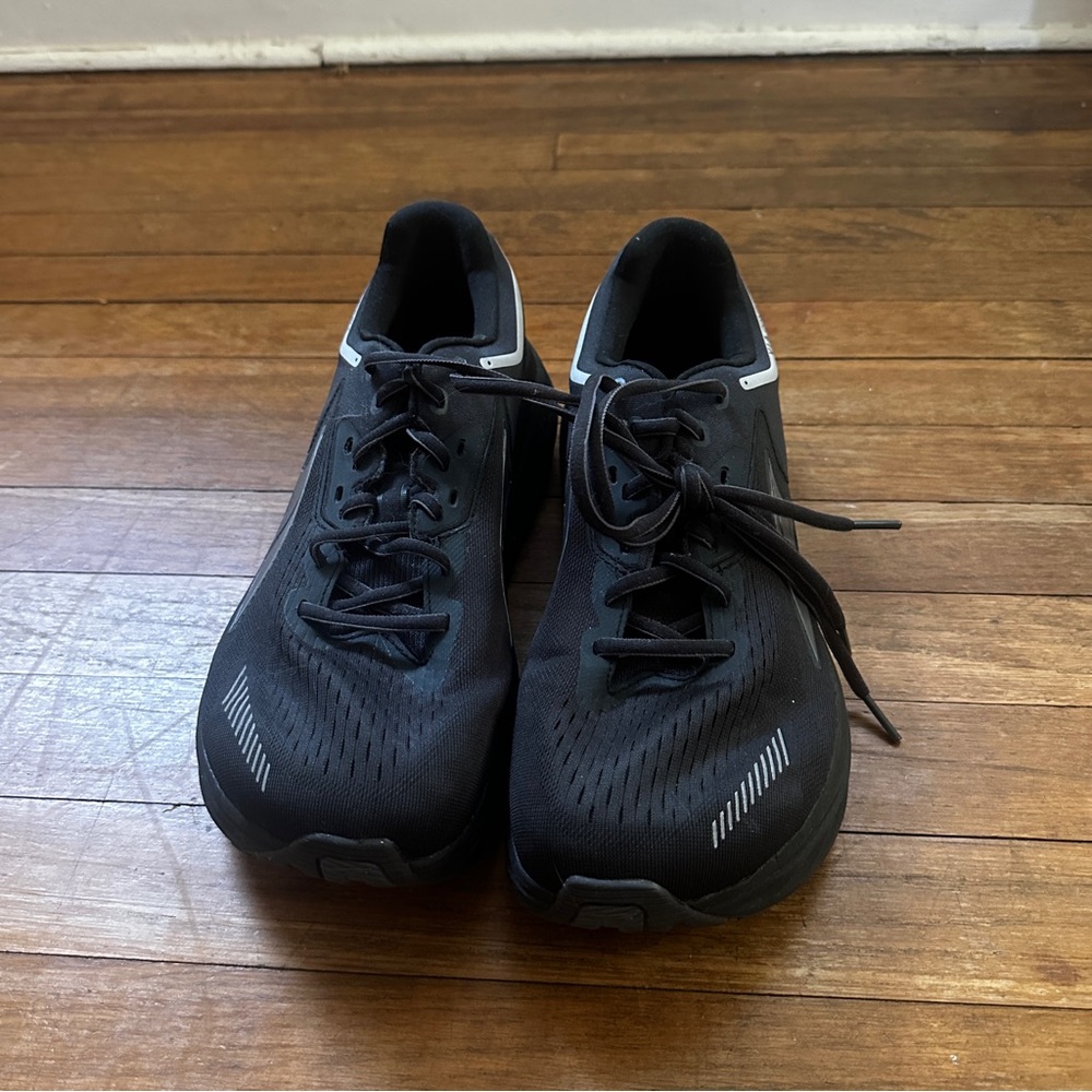 Altra Olympus Men's 10 - Black and Grey Lightly Worn